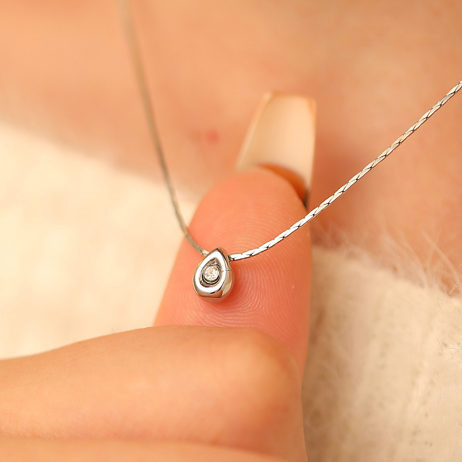 シンプルなファッションウォータードロップスモールペンダントパ - Pearl Trim Chain のレビューと価格