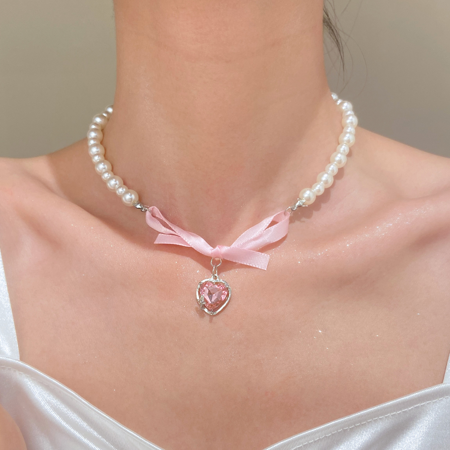 蝶ネクタイで作られた真珠のネックレス,フランスのロマンチック - Pearl Trim Chain のレビューと価格