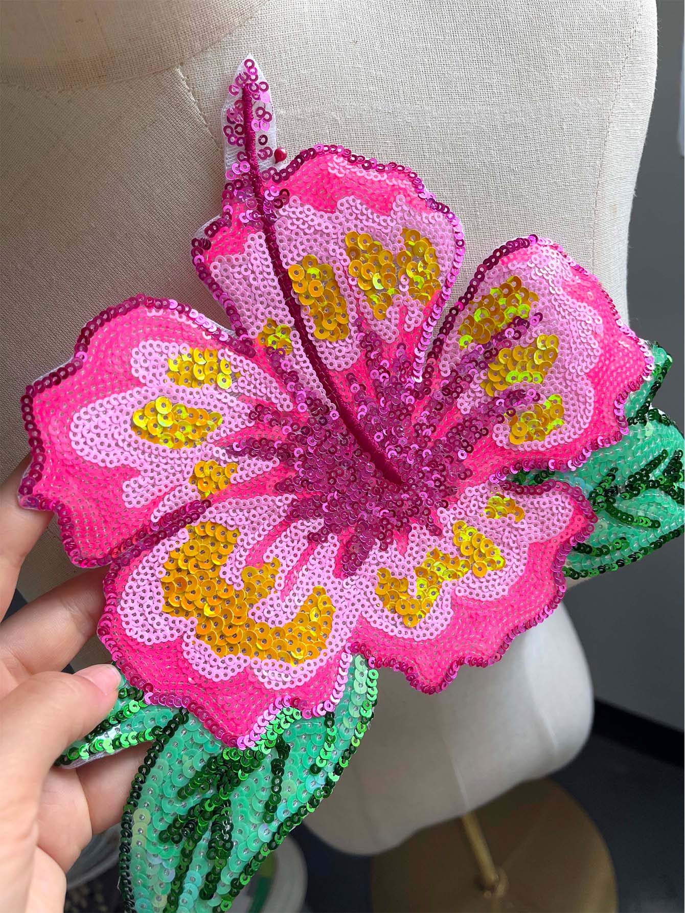 1 ピース 26 センチメートルシャイニングピンクスパンコー - Applique Patch Flower のレビューと価格