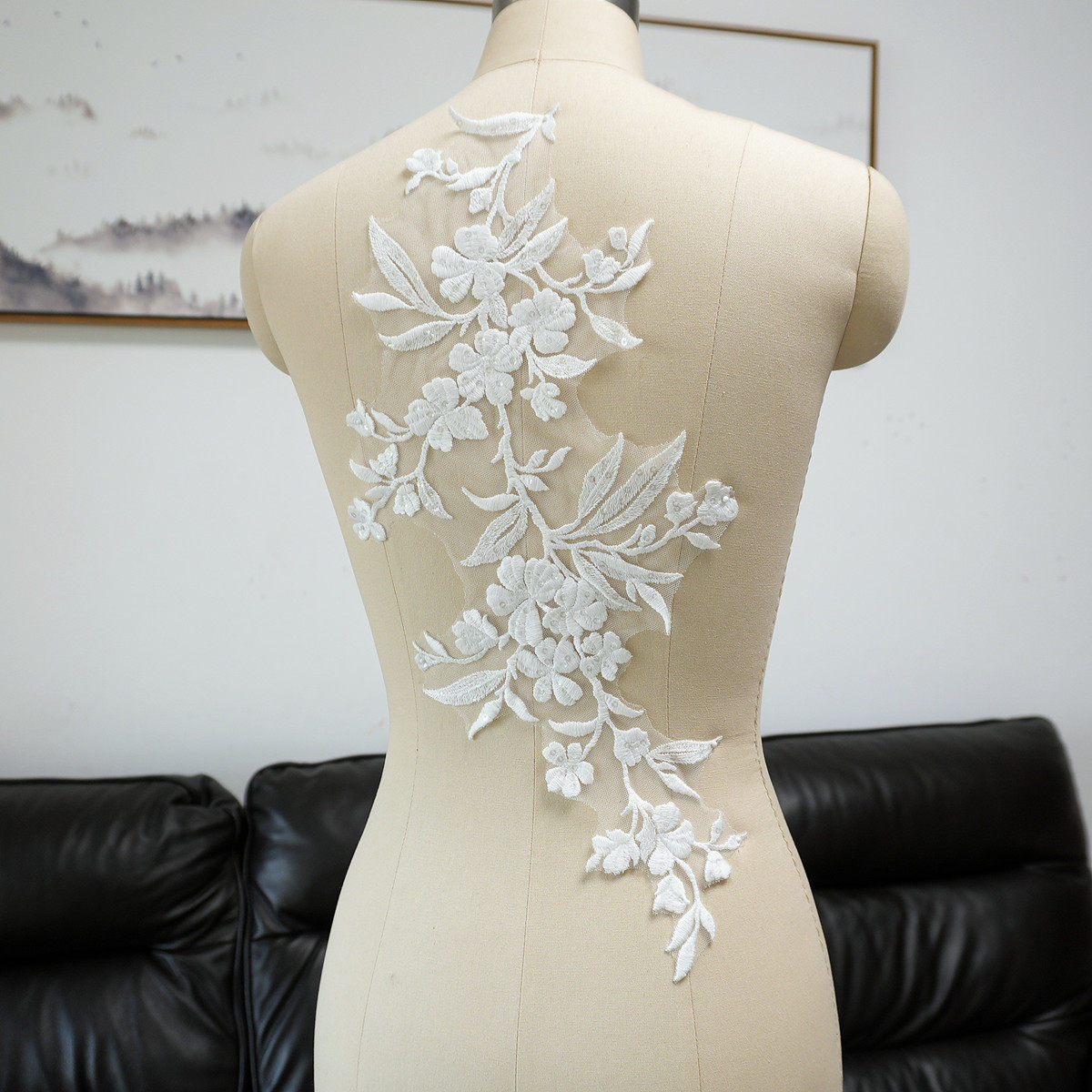 白い花柄の葉っぱのスパンコールアップリケパッチ生地、ウェディ - Craft Embellishment のレビューと価格